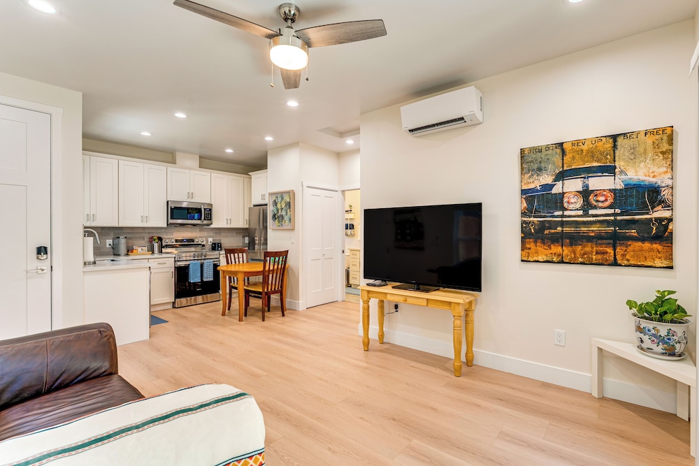 3 Mi to UC Davis: Retreat w/ Furnished Patio!