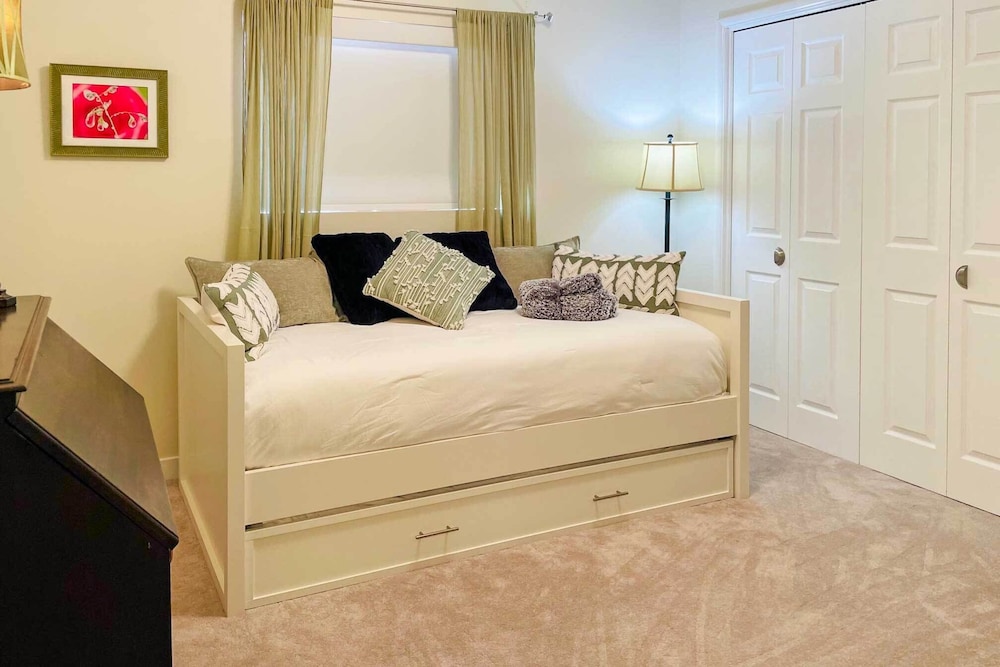 Page Vacations - Mid-century Page Retreat w/ Lake Powell Views! - Property Image 4