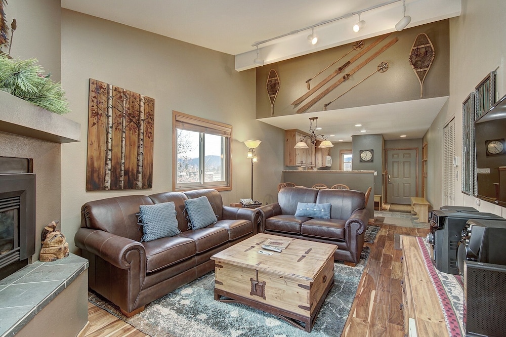 315 Woodbridge 2 Bedroom Condo by RedAwning
