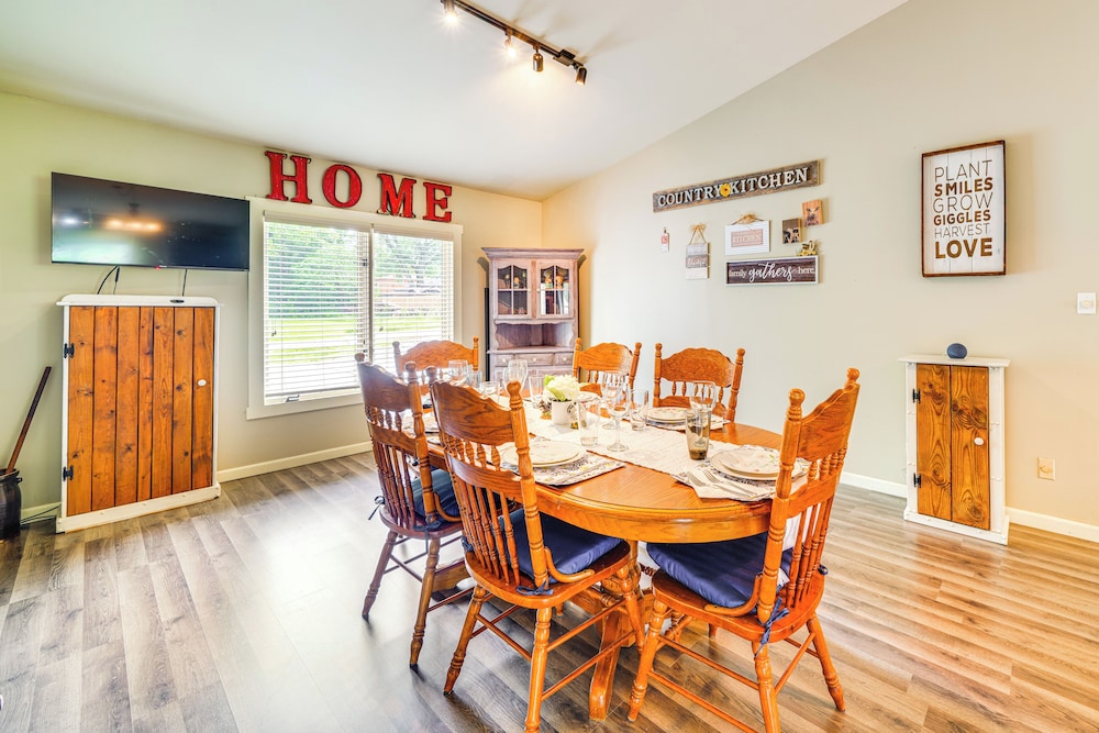 14 Mi to Dtwn Louisville: Holiday Vacation Home!