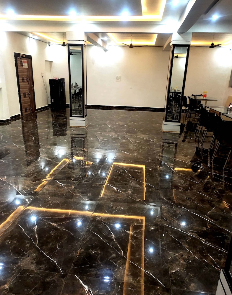SHREE SIDDHI VINAYAK HOTEL & RESTAURANT