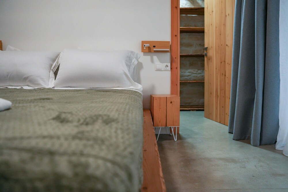 Oliva Emerald Eco - Secluded Off-grid Vineyard Villa