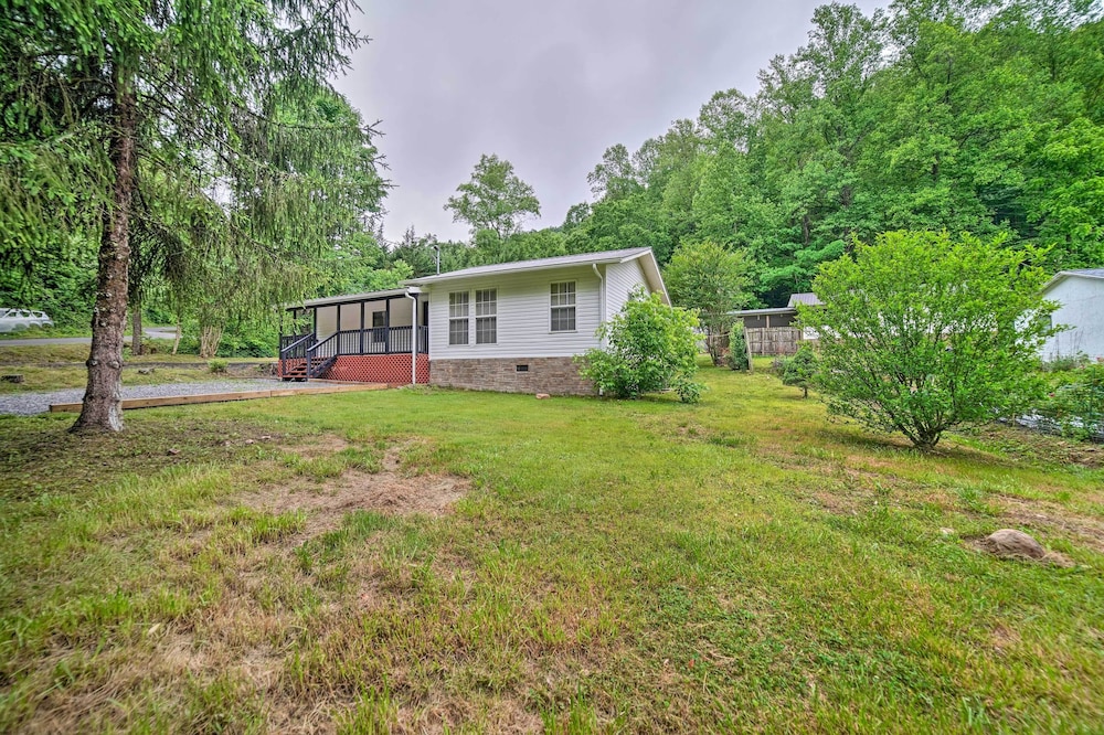 'creekside Ranch' w/ Porch ~ 2 Mi to Pkwy view 5