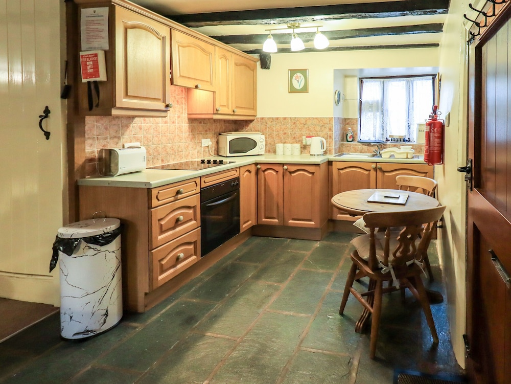 How Head Cottage