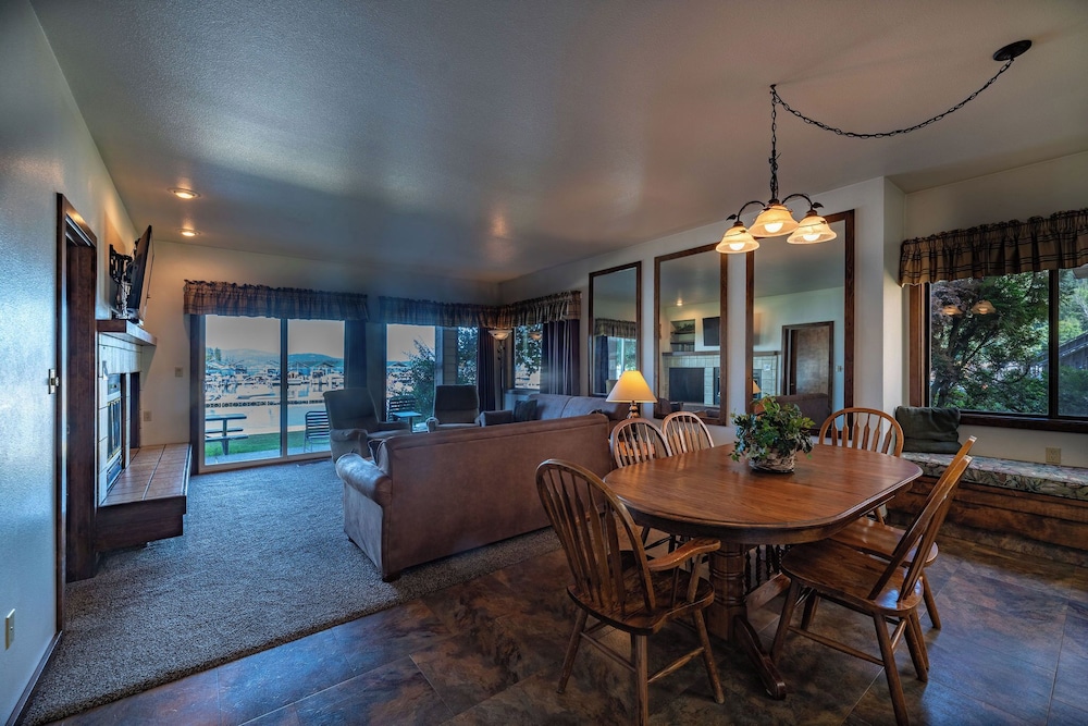 Pend Oreille Shores Resort