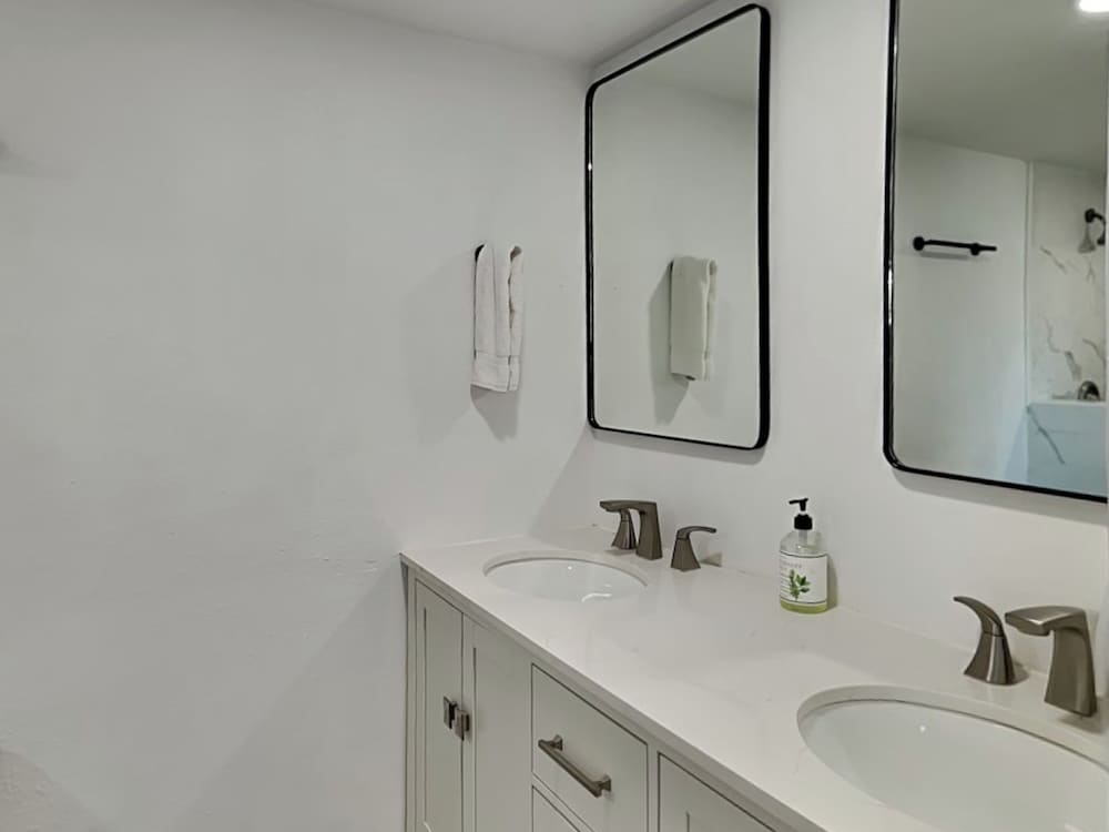 The Wave Cave by Silver Sands Vacation Rentals