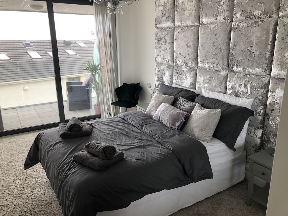 No2 Sandy Bay , Luxury Beachfront Apartment view 5