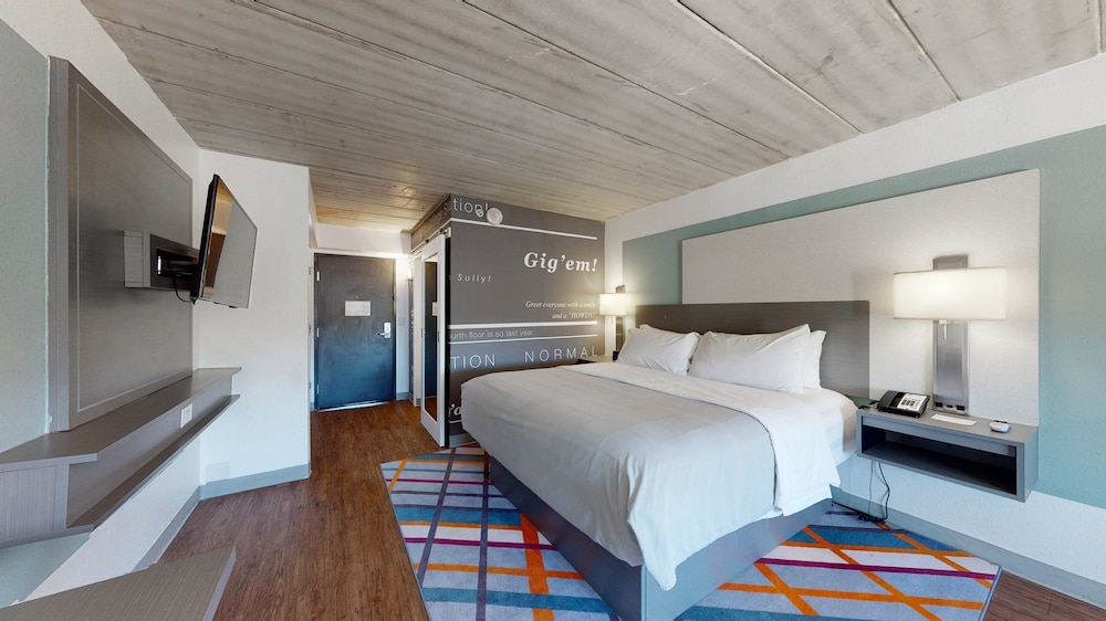 voco College Station Aggieland by IHG