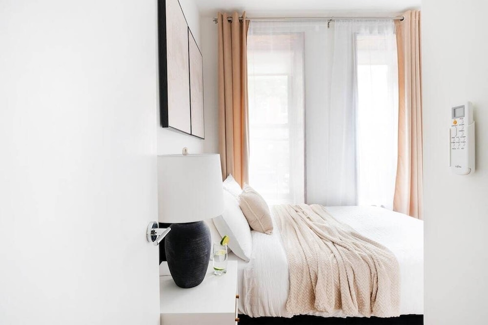 48 Midtown West Apt