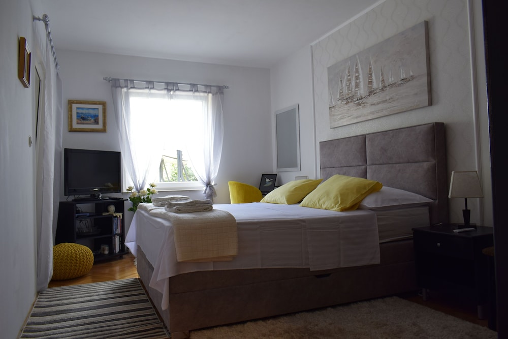 Apartment Tulip view 3
