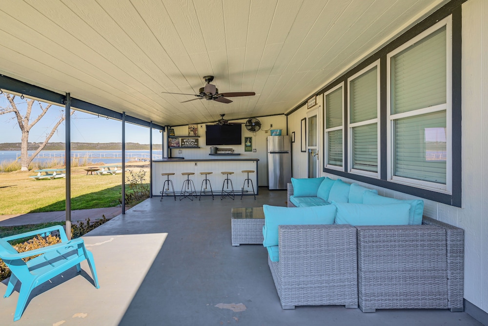 Dock & Patio: Possum Kingdom Lake House