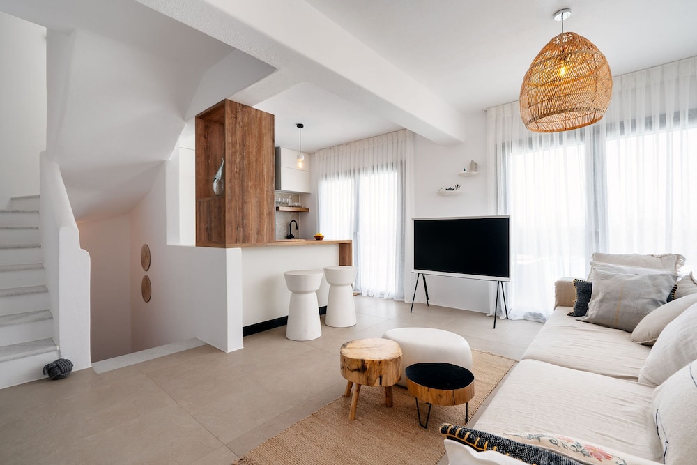 Villa Ama Plaka With 3 Bedrooms and 3 Bathrooms