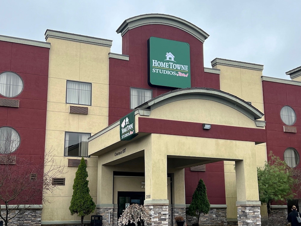 Hotel HomeTowne Studios & Suites Washington