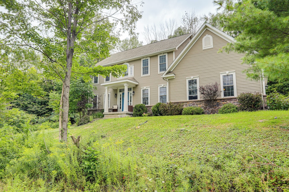 Game Room & Hot Tub: Big Fun in Ellicottville