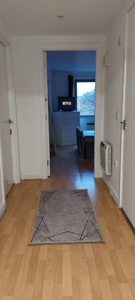 1br-4guests-pool-gym-parking-neargreenwich