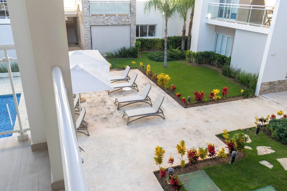 Modern 2BR Apartment - Paseo del Mar