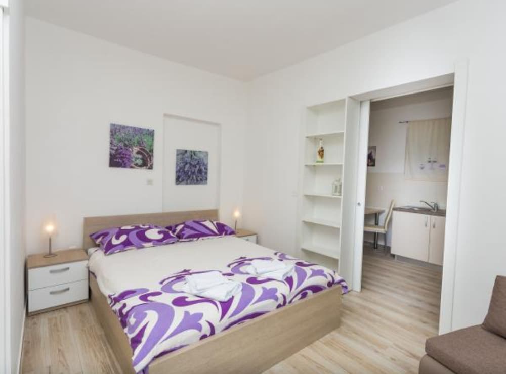 Cozy Seaview Retreat A & M Apartments