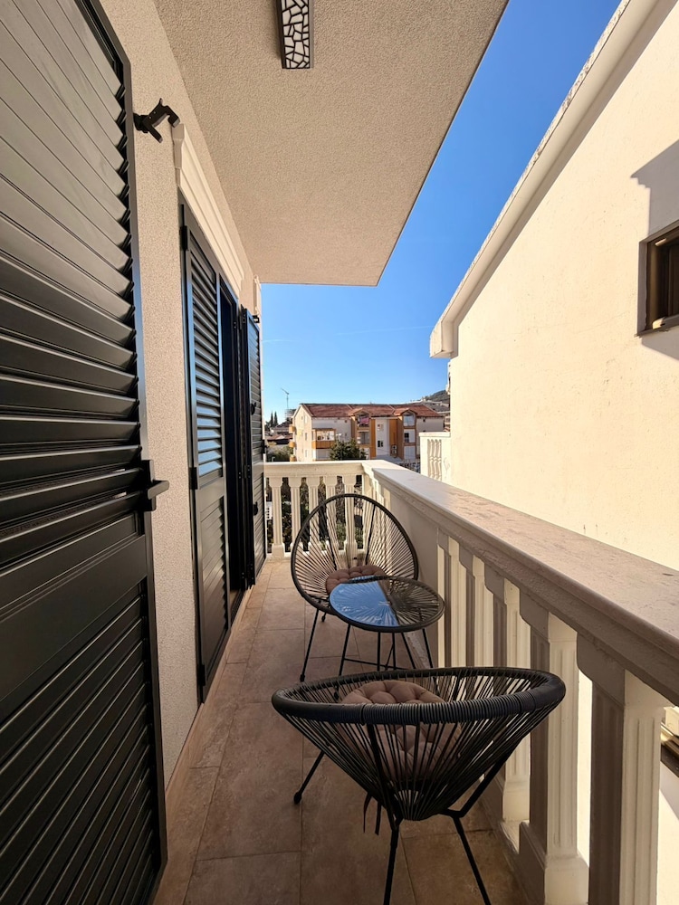 Lunamare Apartments