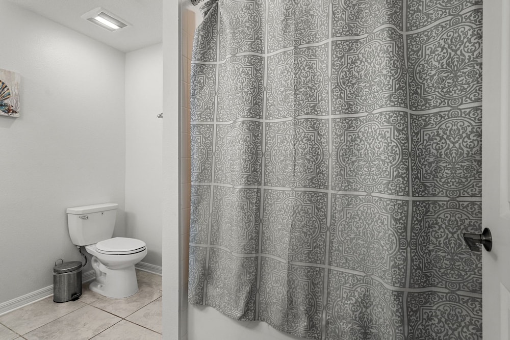 Cozy Stylish 2BR Condo Prime Storey Lake Spot