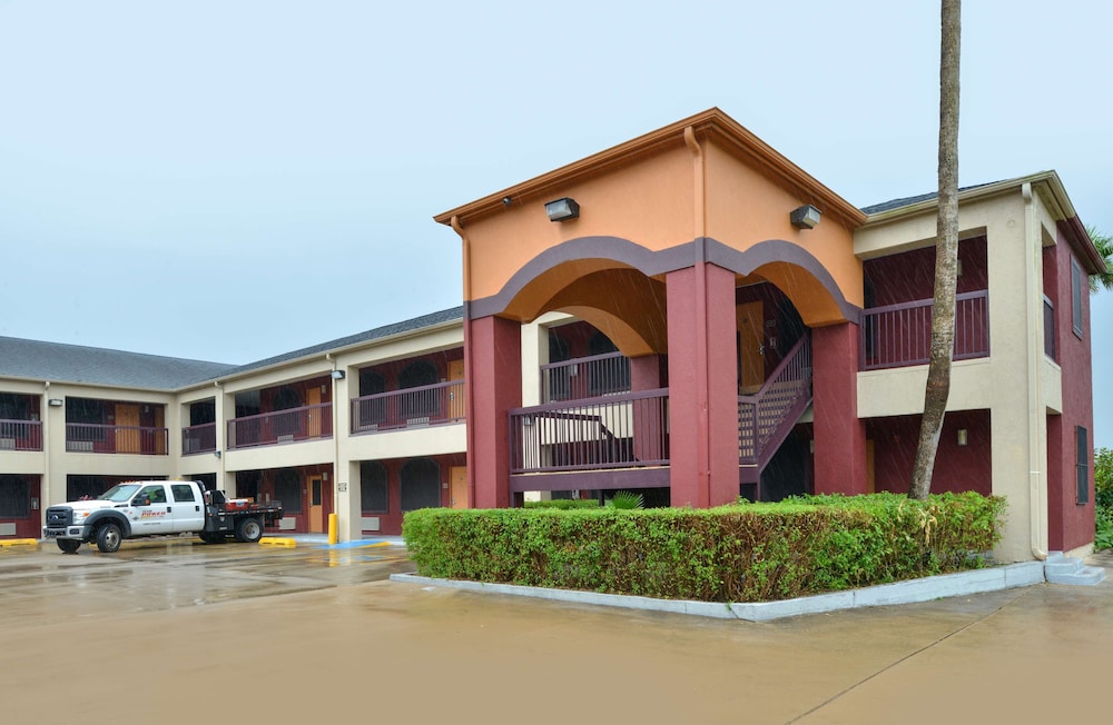Americas Best Value Inn  Suites San Benito - Property Image 15