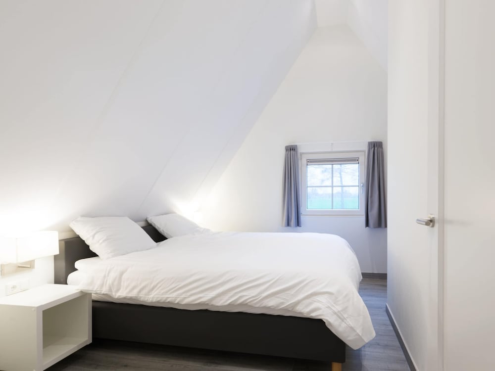 Cozy Group Stay w/ Fireplace view 3