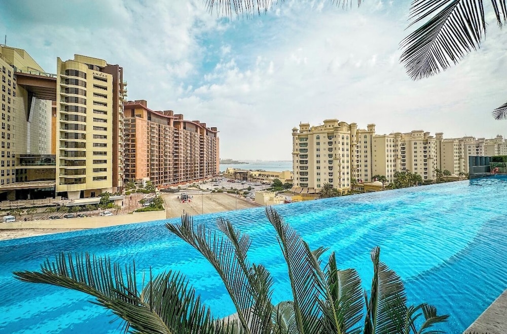 Bird's-eye view studio PalmTower