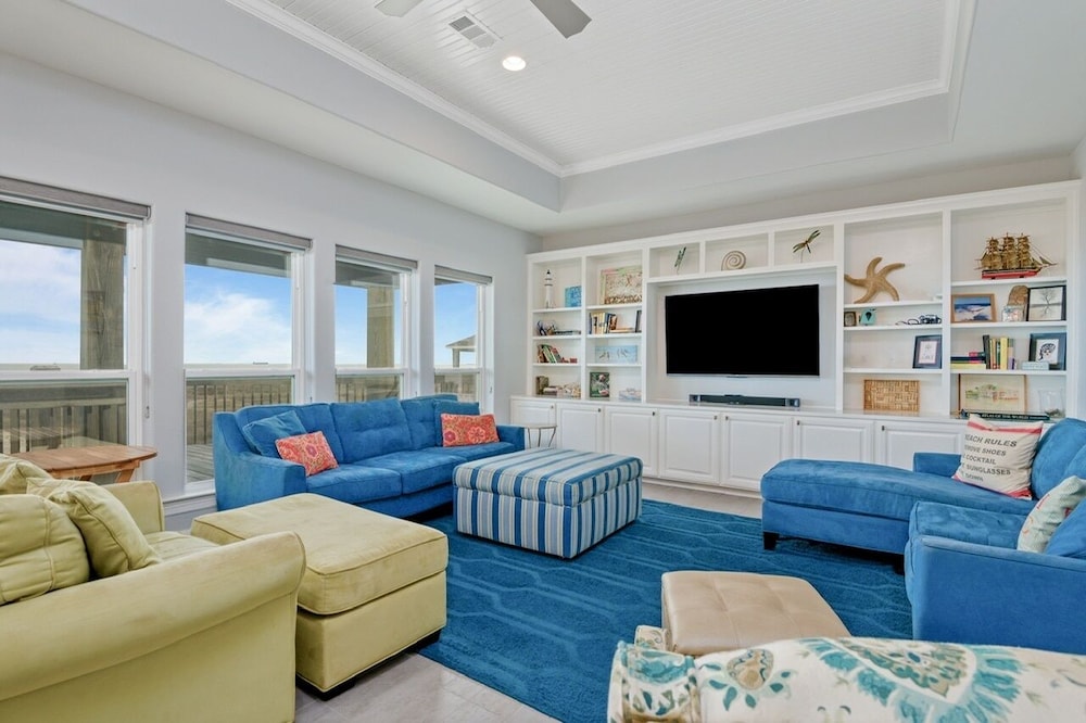 Just One More Day 4 Bedroom Home by RedAwning
