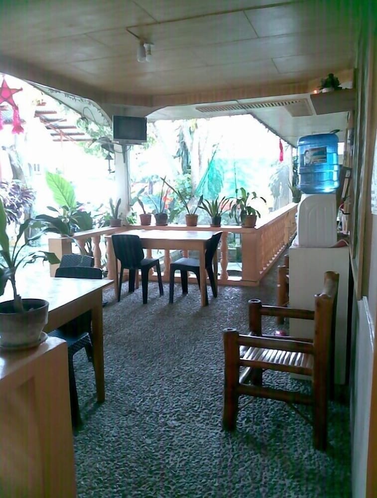 Emok's Guest House - Hostel