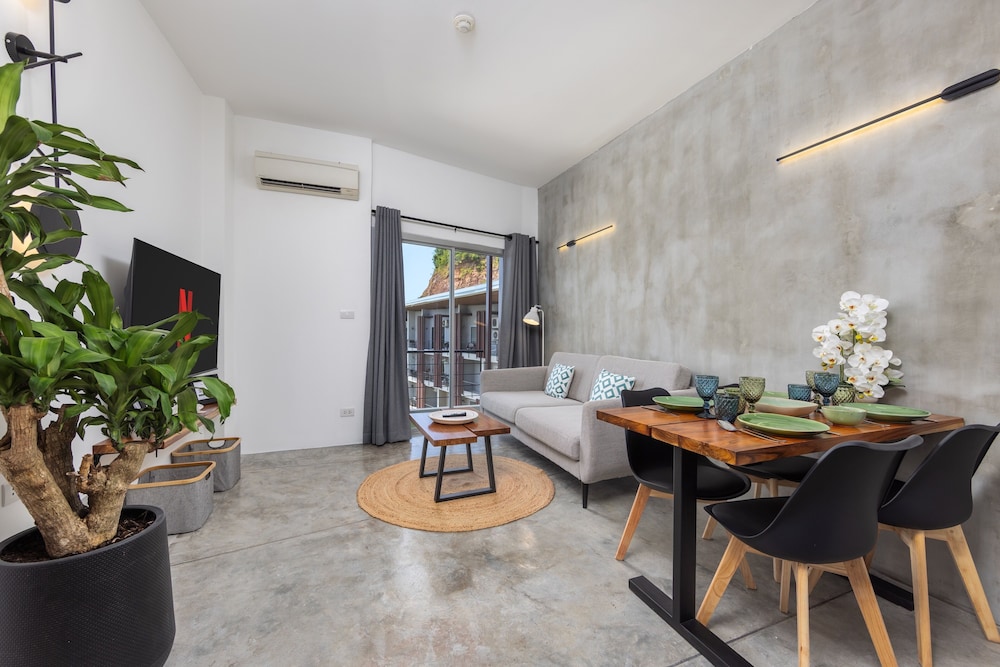2 Bdr SEAVIEW condo on Bangrak beach