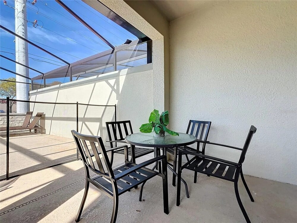 Stunning 4Bd w Pool Storey Lake 5019