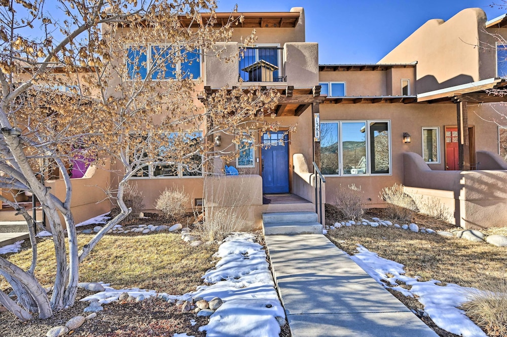 7984: Pet-friendly Townhome w/ Grill! view 5