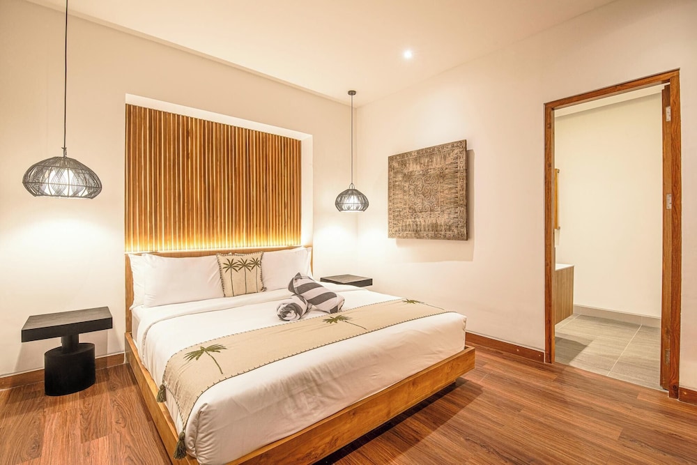 Elegant 6BR Canggu Retreat Just 400m to the Ocean