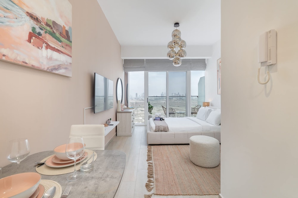 An Exceptional Studio in JVC That Sleeps 2