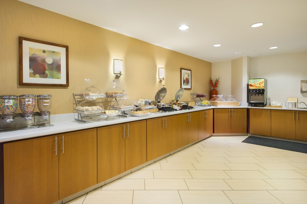 Lawrence Vacations - Springhill Suites by Marriott Lawrence - Property Image 4