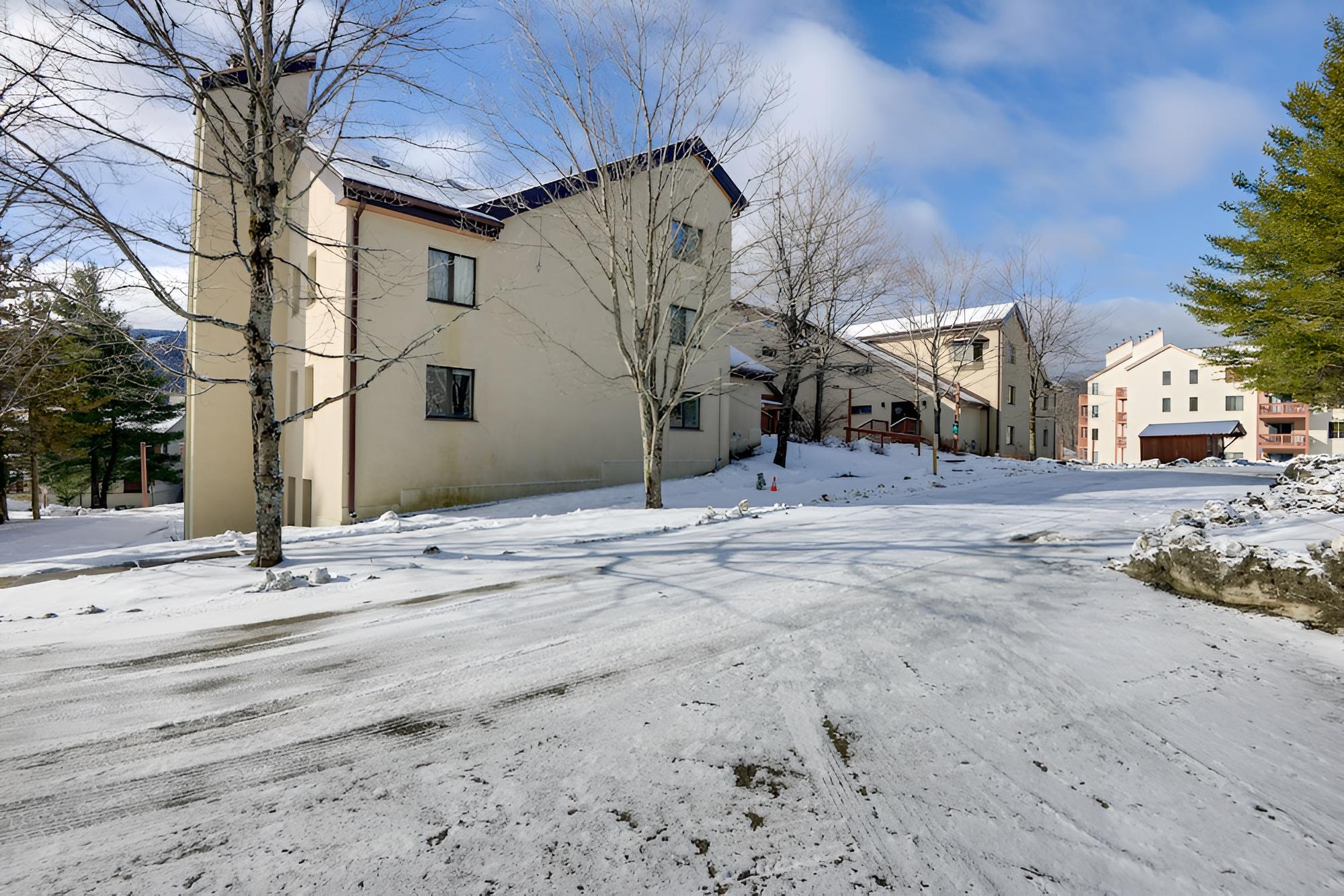 West Dover Condo w/ Fireplace: Half Mi to Mt. Snow view 5