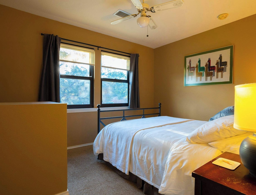 Stargazers Delight Sleeps 12!