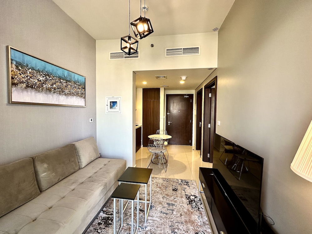 LuxBnB Vera Residences I Skyline Views