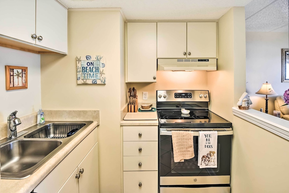 Ormond Beach Condo w/ Balcony & Views