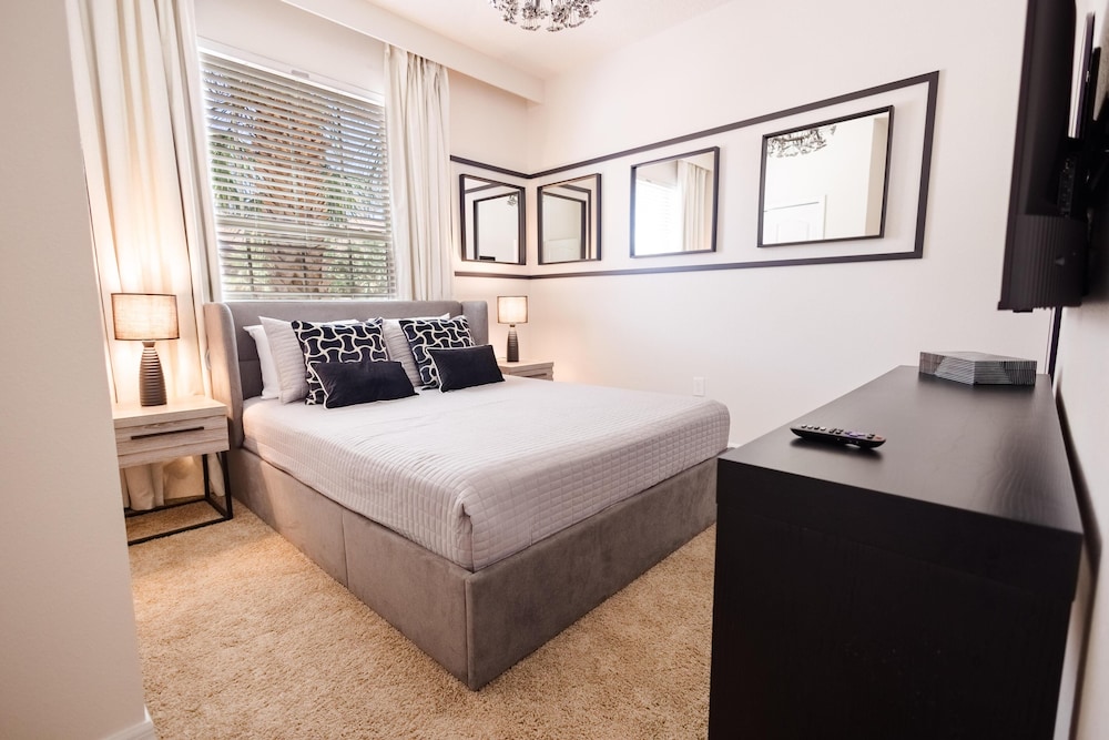 1643 LA - Luxurious Retreat Windsor at Westside
