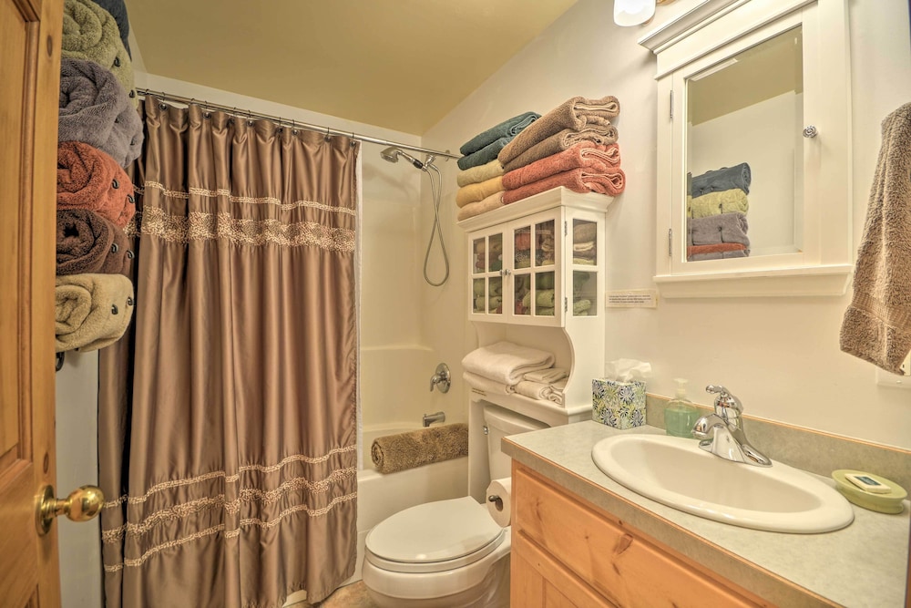 Fish, Hike, Views: Boulder Beauty 'gil's' Cabin! view 2