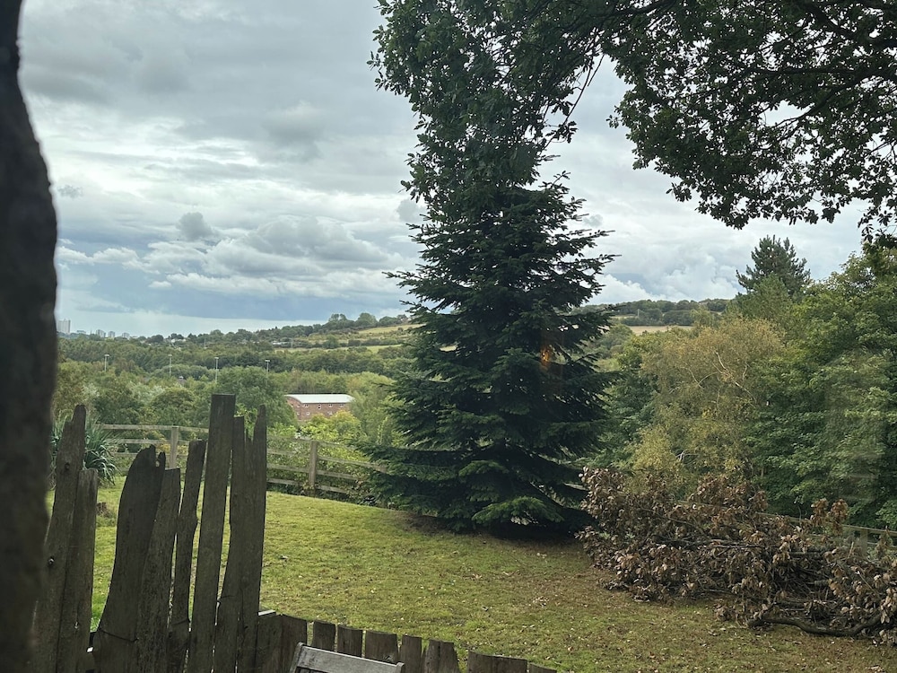 ๐ฟ Quaint Country Cottage With Valley Views, Dog-friendly & Horse-friendly