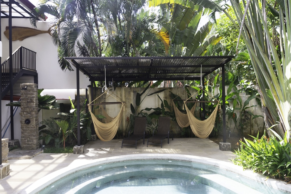 Heart of Jaco: Luxury Villa with Pool by RedAwning