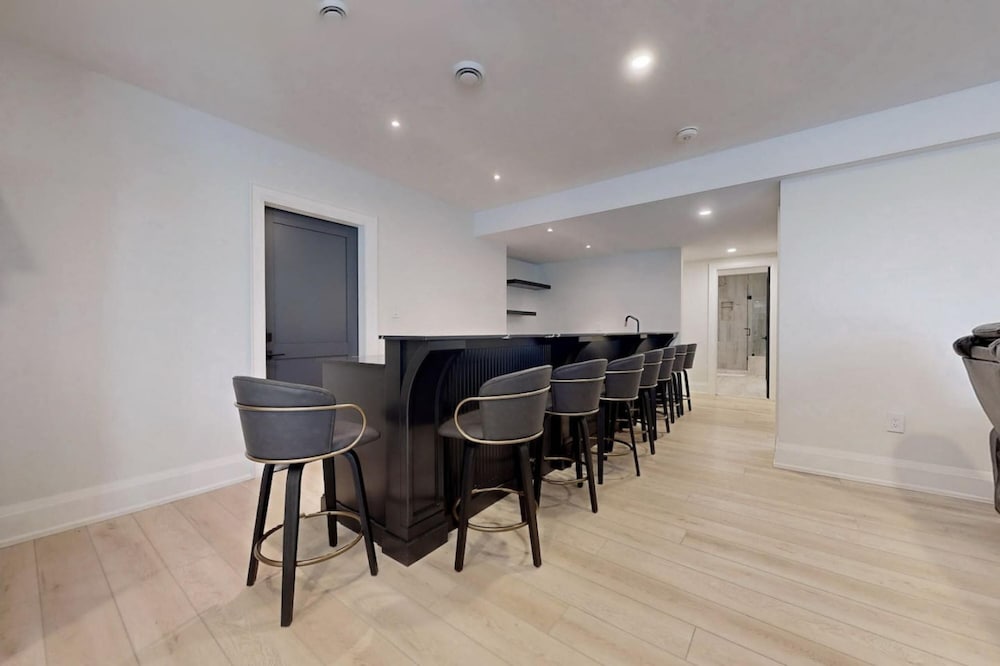 Lucky Mansion Luxury Villa in Fort Erie