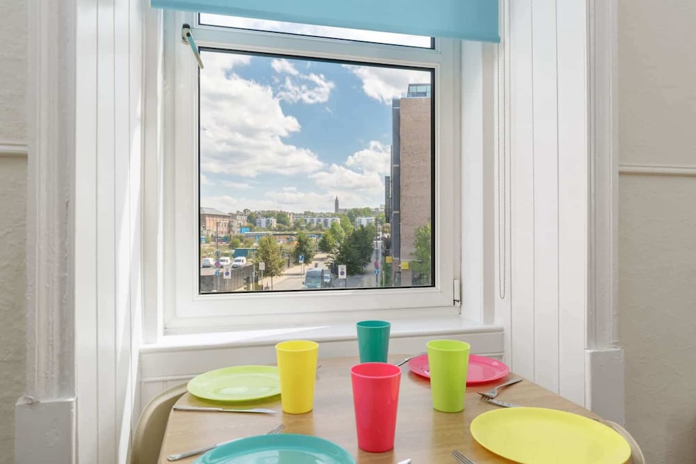 Spacious and Homely One Bedroom Flat in Edinburgh view 5