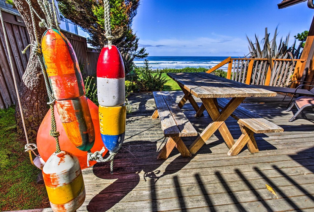Oceanfront Escape w/ Pacific Views: Surf & Explore view 5