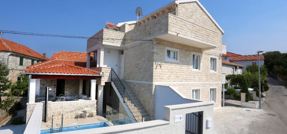Boutique Rooms - With Pool - 4 - R201
