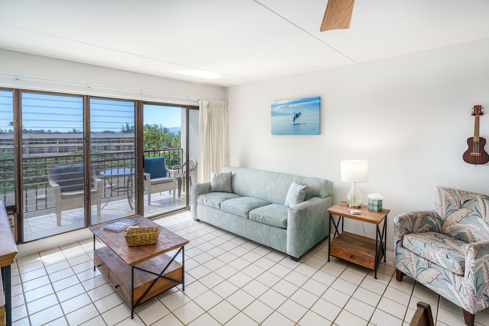 Budget Friendly - Kihei Akahi C-608, Ocean Views, Short Walk to Kamaole Beach II