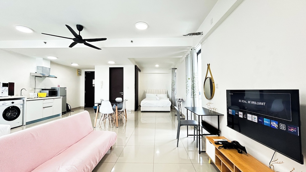 Trefoil by Manhattan Group