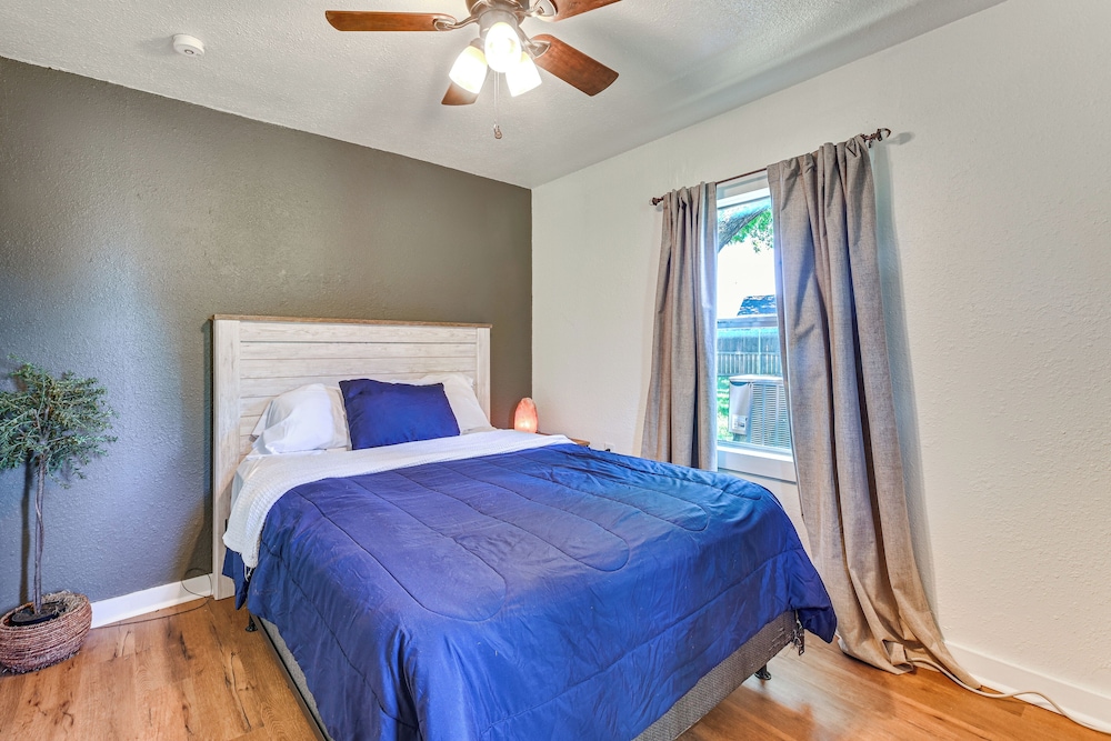 Pet-friendly Home w/ 1-acre Yard in Aubrey