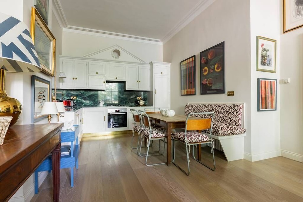 Porchester Square VI by Onefinestay